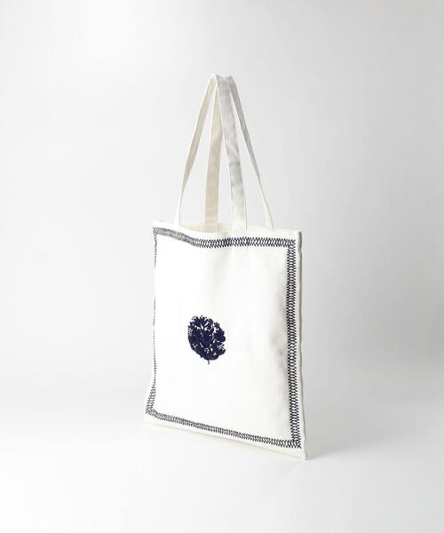 THE STATION STORE(ザ ステーション ストア)の「<ToBiAS>CASUALS シシュウ トートバッグ(トートバッグ・レディース・ブラック/ネイビー・FREE)」の4枚目の写真