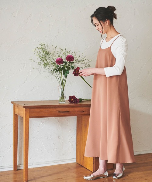 Anuenue（アヌエヌエ）の「Aラインロングキャミワンピース（ワンピース・レディース・ブラック/ブラウン/カーキ・FREE）」の4枚目の写真