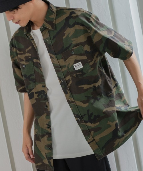 SIDEWAY STANCE(サイドウェイスタンス)の「【SIDEWAY STANCE】 カモフラージュ迷彩柄 & デニム 半袖 ワークシャツ セットアップ対応(シャツ/ブラウス・メンズ・A/C/ネイビー/B・LARGE/MEDIUM/X-LARGE)」の4枚目の写真