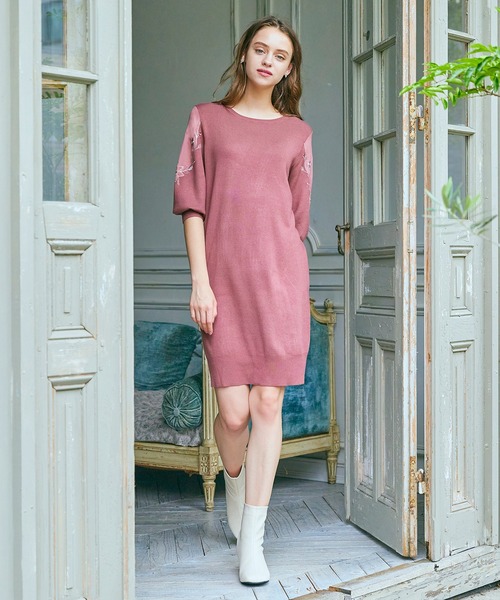 BE RADIANCE(ビーラディエンス)の「袖刺繍ニットワンピース(ワンピース・レディース・ネイビー/ピンク/ラベンダー・FREE)」の14枚目の写真