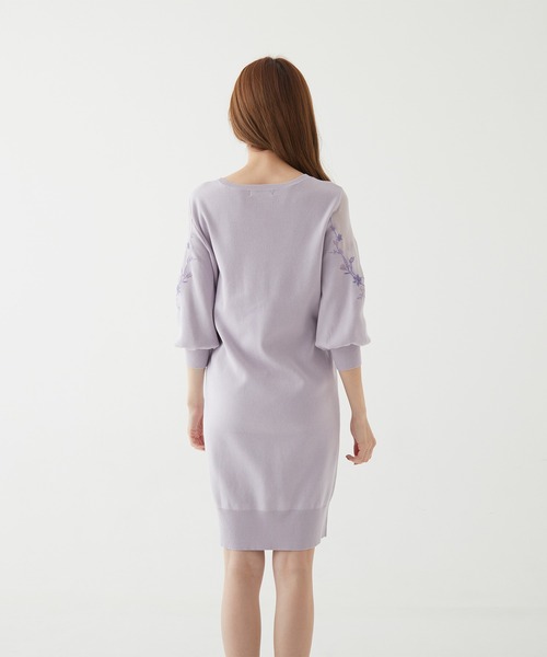 BE RADIANCE(ビーラディエンス)の「袖刺繍ニットワンピース(ワンピース・レディース・ネイビー/ピンク/ラベンダー・FREE)」の11枚目の写真