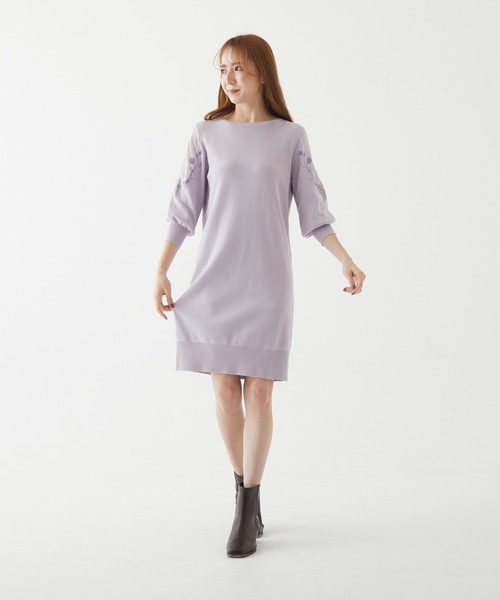 BE RADIANCE(ビーラディエンス)の「袖刺繍ニットワンピース(ワンピース・レディース・ネイビー/ピンク/ラベンダー・FREE)」の4枚目の写真