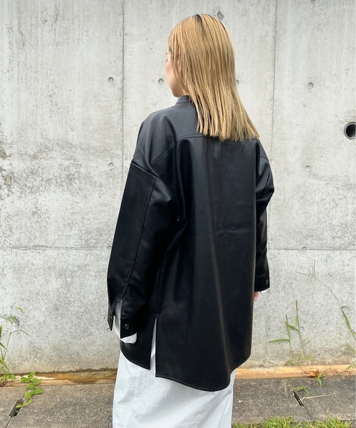 y/m by RIKA（イムバイリカ）の「フェイクレザーシャツジャケット（その他アウター・レディース・ブラック/ベージュ・FREE）」の4枚目の写真