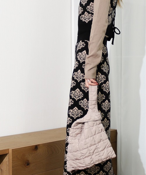 Per sist ence（パーシエンス）の「Per sist ence/パーシエンス　ポリエステル 中綿キルト ミニトートバッグ（トートバッグ・レディース・ホワイト/ブラック/ベージュ/カーキ・FREE）」の8枚目の写真