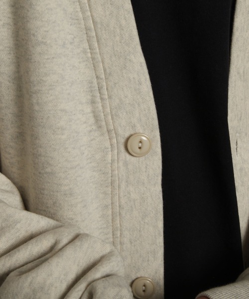 UNCORD（アンコード）の「【UNCORD】90's LOOSE SWEAT CARDIGAN / ビッグシルエット カレッジ アーチロゴ スウェット カーディガン（カーディガン/ボレロ・メンズ・ブラック/杢グレー/キャメル/オートミール/ネイビー/カーキ・X-LARGE/LARGE/MEDIUM）」の16枚目の写真