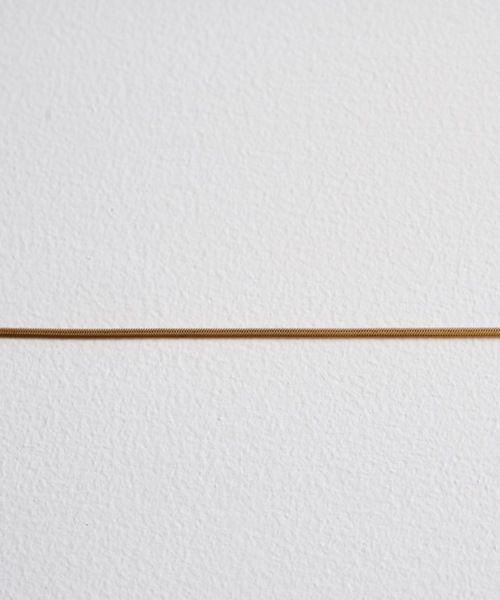 muku（ムク）の「金属アレルギー対応 1mmシンプルスネークネックレス / サージカルステンレス（ネックレス・レディース・シルバー/ゴールド・39cm/45cm/52cm）」の3枚目の写真