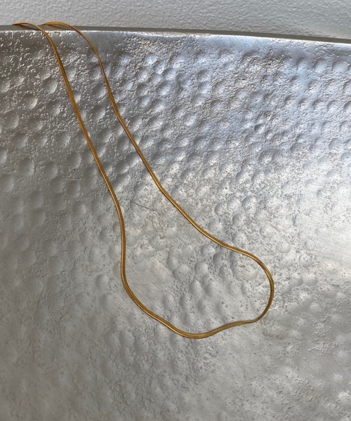 muku（ムク）の「金属アレルギー対応 1mmシンプルスネークネックレス / サージカルステンレス（ネックレス・レディース・シルバー/ゴールド・39cm/45cm/52cm）」の7枚目の写真