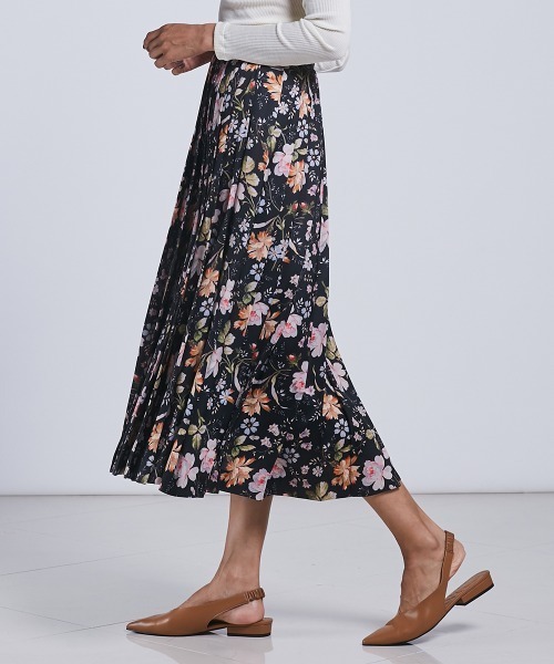 DOUBLE STANDARD CLOTHING(ダブルスタンダードクロージング)の「オリジナル花柄プリーツスカート(スカート・レディース・ブラック・38/36)」の9枚目の写真