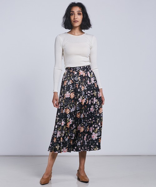 DOUBLE STANDARD CLOTHING(ダブルスタンダードクロージング)の「オリジナル花柄プリーツスカート(スカート・レディース・ブラック・38/36)」の4枚目の写真