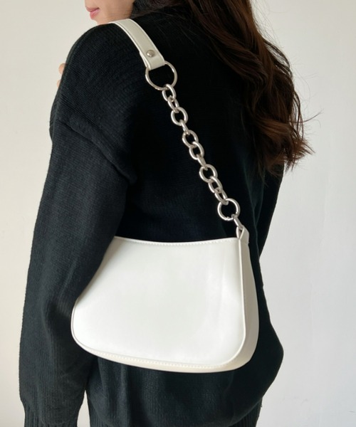H.Warren（エイチウォーレン）の「フェイクレザーチェーンミニショルダーバッグ（ショルダーバッグ・レディース・ブラック/ホワイト・FREE）」の2枚目の写真