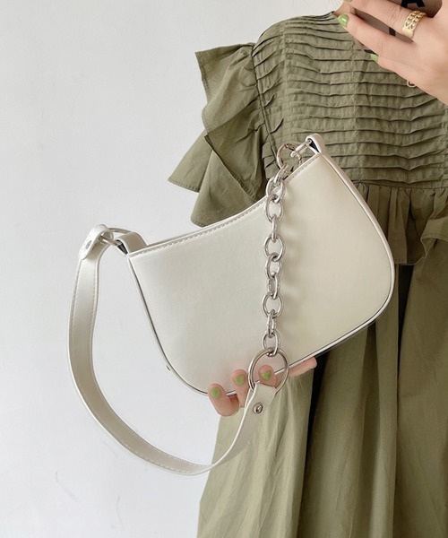 H.Warren（エイチウォーレン）の「フェイクレザーチェーンミニショルダーバッグ（ショルダーバッグ・レディース・ブラック/ホワイト・FREE）」の3枚目の写真