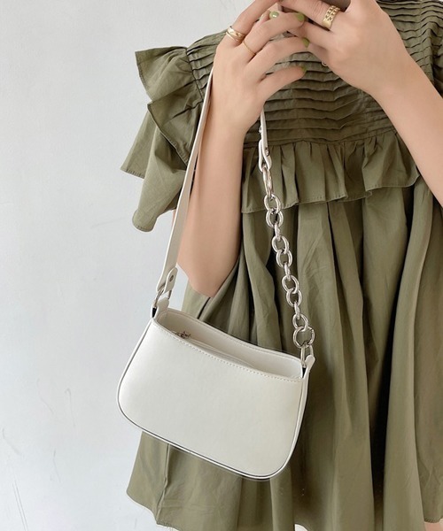 H.Warren（エイチウォーレン）の「フェイクレザーチェーンミニショルダーバッグ（ショルダーバッグ・レディース・ブラック/ホワイト・FREE）」の4枚目の写真