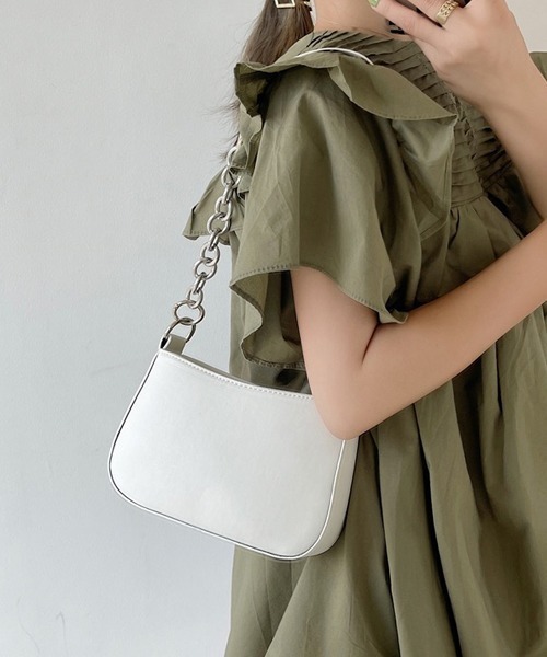 H.Warren（エイチウォーレン）の「フェイクレザーチェーンミニショルダーバッグ（ショルダーバッグ・レディース・ブラック/ホワイト・FREE）」の6枚目の写真