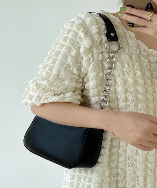 H.Warren（エイチウォーレン）の「フェイクレザーチェーンミニショルダーバッグ（ショルダーバッグ・レディース・ブラック/ホワイト・FREE）」の7枚目の写真