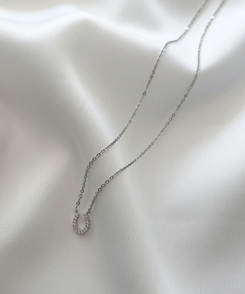 CEMONEMO（セモネモ）の「キュービック ホースシュー ペンダントネックレス（ネックレス・レディース・シルバー/ゴールド・FREE）」の5枚目の写真