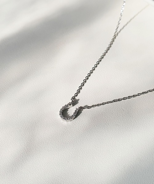 CEMONEMO（セモネモ）の「キュービック ホースシュー ペンダントネックレス（ネックレス・レディース・シルバー/ゴールド・FREE）」の3枚目の写真