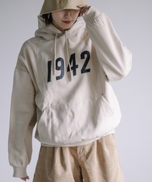 Chaco closet(チャコ クローゼット)の「1942ビックロゴオーバーサイズスウェットパーカー(パーカー・レディース・ベージュ/ネイビー/カーキ・FREE)」の5枚目の写真