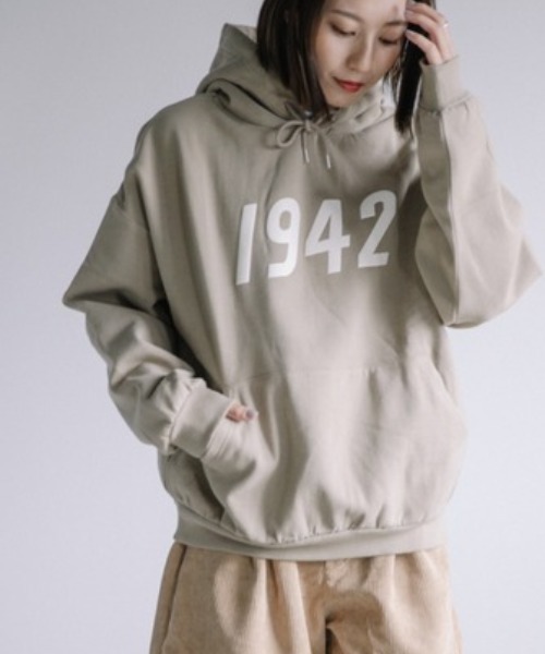 Chaco closet(チャコ クローゼット)の「1942ビックロゴオーバーサイズスウェットパーカー(パーカー・レディース・ベージュ/ネイビー/カーキ・FREE)」の8枚目の写真