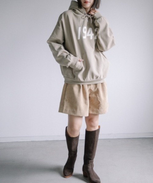 Chaco closet(チャコ クローゼット)の「1942ビックロゴオーバーサイズスウェットパーカー(パーカー・レディース・ベージュ/ネイビー/カーキ・FREE)」の10枚目の写真