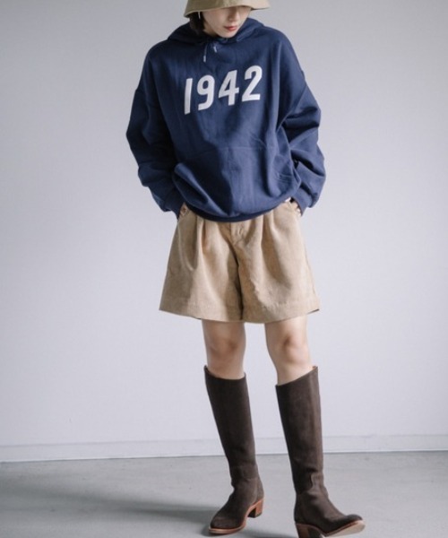 Chaco closet(チャコ クローゼット)の「1942ビックロゴオーバーサイズスウェットパーカー(パーカー・レディース・ベージュ/ネイビー/カーキ・FREE)」の14枚目の写真