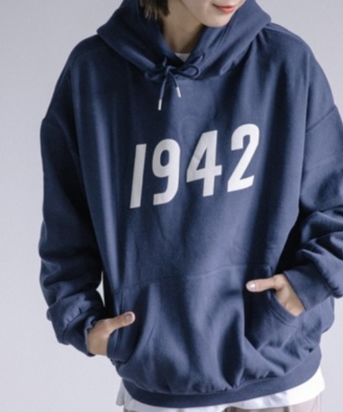 Chaco closet(チャコ クローゼット)の「1942ビックロゴオーバーサイズスウェットパーカー(パーカー・レディース・ベージュ/ネイビー/カーキ・FREE)」の12枚目の写真
