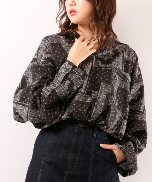 SUGGESTION（サジェッション）の「SUGGESTION 古着風ヴィンテージ 総柄開襟 とろみ ビッグシャツ（シャツ/ブラウス・メンズ・ホワイト/ブラック/ブルー/ブラック×ホワイト/ブラック×ブルー・M/L）」の2枚目の写真