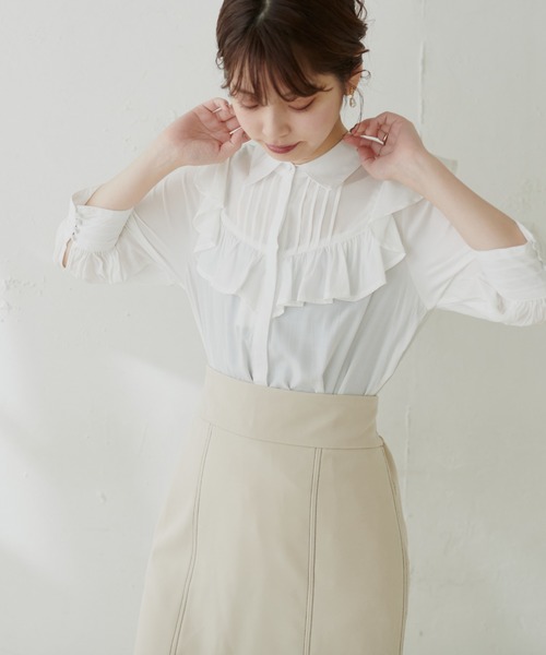 natural couture(ナチュラルクチュール)の「【WEB限定】ピンタック×フリルデザインブラウス(シャツ/ブラウス・レディース・オフホワイト/ブラック/サックスブルー/グレイッシュベージュ/ストライプ・FREE)」の3枚目の写真