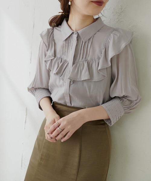 natural couture(ナチュラルクチュール)の「【WEB限定】ピンタック×フリルデザインブラウス(シャツ/ブラウス・レディース・オフホワイト/ブラック/サックスブルー/グレイッシュベージュ/ストライプ・FREE)」の5枚目の写真