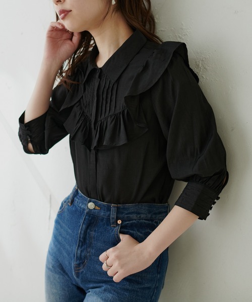 natural couture(ナチュラルクチュール)の「【WEB限定】ピンタック×フリルデザインブラウス(シャツ/ブラウス・レディース・オフホワイト/ブラック/サックスブルー/グレイッシュベージュ/ストライプ・FREE)」の4枚目の写真