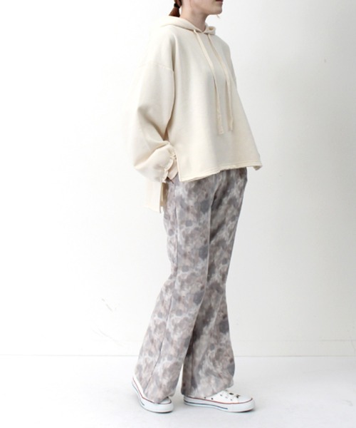 STYLEBLOCK(スタイルブロック)の「裏起毛カットオフフーディー(パーカー・レディース・グレイッシュベージュ/クリーム/ブルー/ブラック・M)」の8枚目の写真