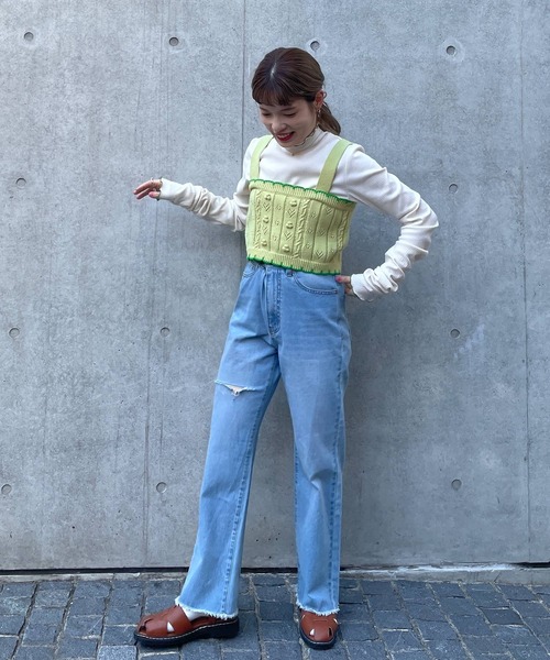 w closet(ダブルクローゼット)の「ポプコン付きスカラップ配色ビスチェ(ニット/セーター・レディース・オフホワイト/ライム・FREE)」の13枚目の写真