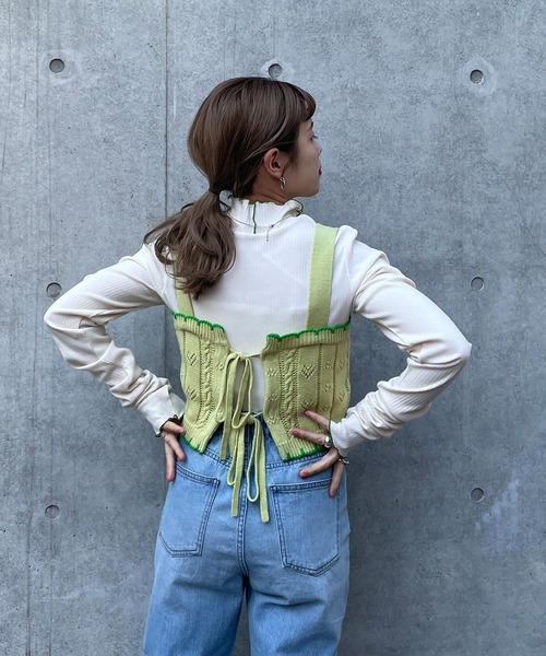 w closet(ダブルクローゼット)の「ポプコン付きスカラップ配色ビスチェ(ニット/セーター・レディース・オフホワイト/ライム・FREE)」の17枚目の写真