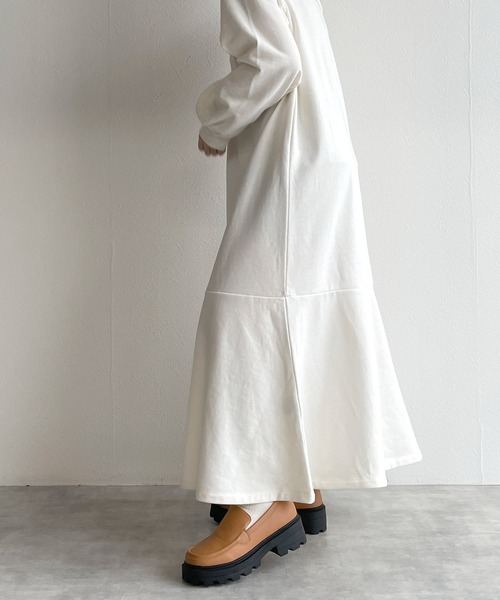 w closet（ダブルクローゼット）の「ハーフZIPスウェットマーメイドワンピース（ワンピース・レディース・グリーン/アイボリー/スミクロ/オレンジ・FREE）」の13枚目の写真