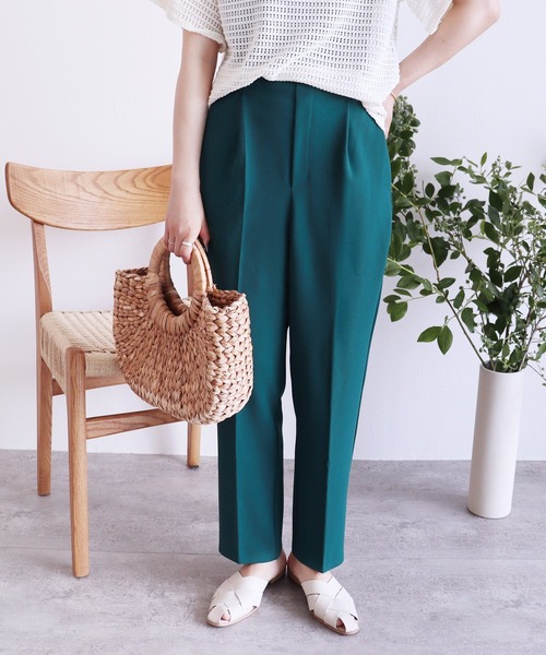 reca（レカ）の「美シルエットジョーゼットテーパードパンツ（スラックス・レディース・ブラック/ベージュ/ブルー/グリーン/ダークグリーン/パープル/グリーン系1/グリーン系2/ラベンダー・M/L）」の3枚目の写真