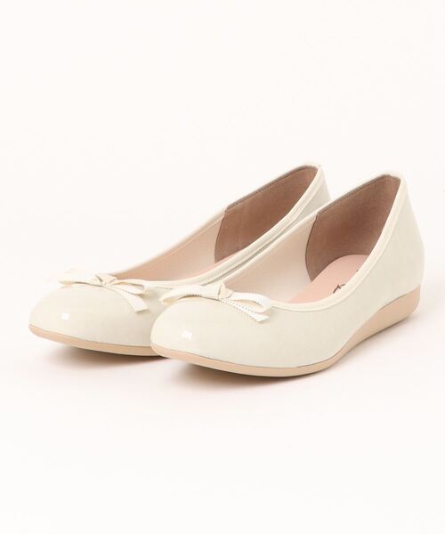 Parade（パレード）の「【MADE IN JAPAN】日本製・痛くなりにくい防水美形パンプス　1805【Parade】（パンプス・レディース・ブラック/グレー/グレイッシュベージュ/ピンク/アイボリー・22.5cm/23.5cm/24.5cm/23.0cm/24.0cm）」の2枚目の写真