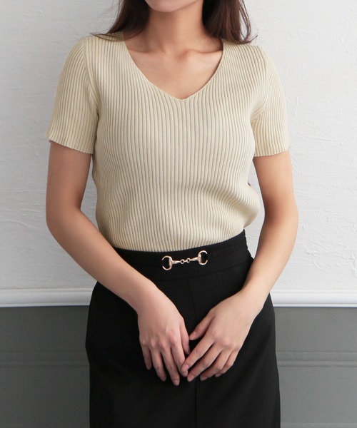 Julia Boutique（ジュリアブティック）の「Vネック・パーソナルカラー半袖ニットトップス/22150（ニット/セーター・レディース・ピンク/マスタード/ネイビー/ライトブルー/カーキ/ラベンダー/パープル/アイボリー/レッド/ブラウン/グリーン/ホワイト/ライトグリーン/ブルー/ブラック/イエロー/ベージュ/パープル系/オレンジ/ピンク系・ONE）」の3枚目の写真