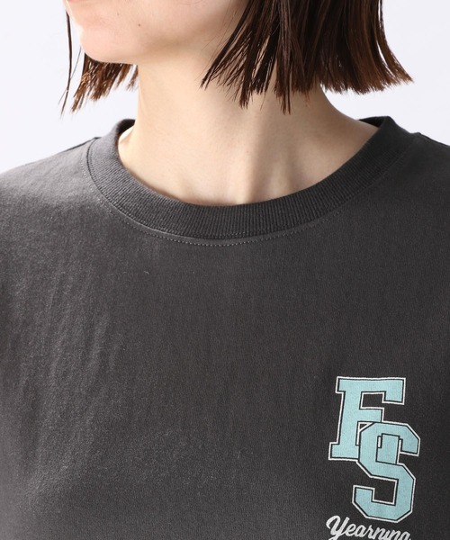 niko and...(ニコアンド)の「カレッジロゴワイドTシャツ(Tシャツ/カットソー・レディース・ピンク/クリーム/ナチュラル/チャコール/オフホワイト/レッド/グリーン・MEDIUM/LARGE)」の14枚目の写真