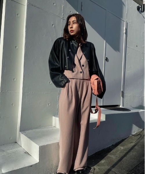 Ameri(アメリ)の「ROUND SHORT SYNTHETIC LEATHER JACKET(その他アウター・レディース・ブラウン/ブルー/ブラック・FREE)」の12枚目の写真