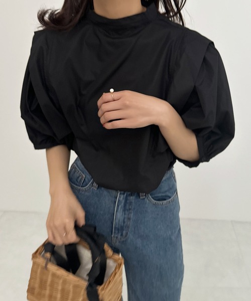 Isn't She?（イズントシー）の「ショルダータックボリュームスリーブブラウス（シャツ/ブラウス・レディース・ブラック/オフホワイト/パープル系・FREE）」の3枚目の写真