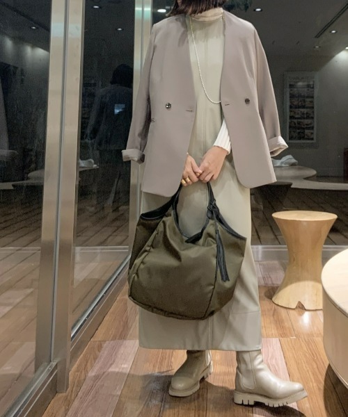 RIVE DROITE（リヴドロワ）の「シワになりにくい嬉しい素材/ツイルストレッチVネックジャケット（ノーカラージャケット・レディース・ブラック/カーキ・FREE）」の15枚目の写真