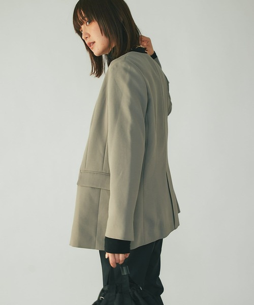 RIVE DROITE（リヴドロワ）の「シワになりにくい嬉しい素材/ツイルストレッチVネックジャケット（ノーカラージャケット・レディース・ブラック/カーキ・FREE）」の22枚目の写真