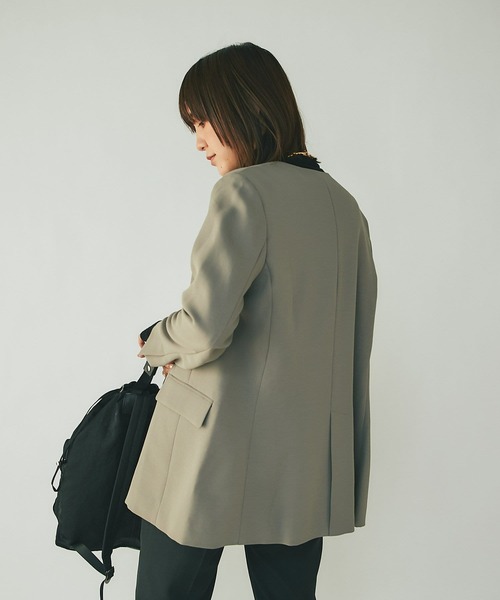 RIVE DROITE（リヴドロワ）の「シワになりにくい嬉しい素材/ツイルストレッチVネックジャケット（ノーカラージャケット・レディース・ブラック/カーキ・FREE）」の21枚目の写真