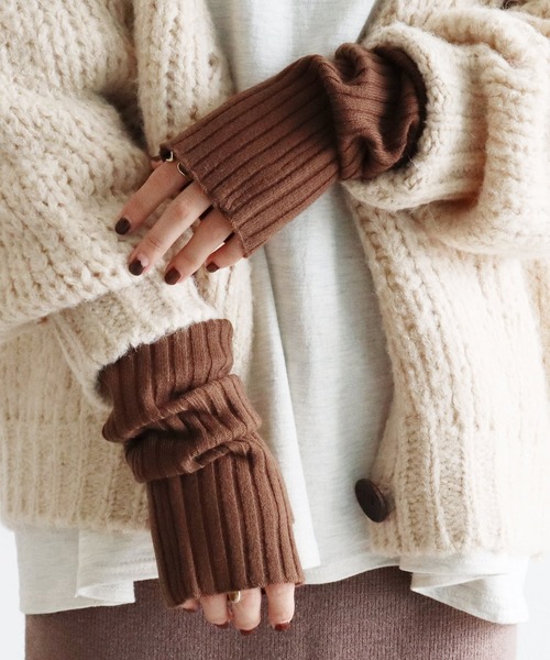 reca（レカ）の「リブニットアームウォーマー（アームカバー・レディース・アイボリー/トップグレー/グリーン/グレイッシュベージュ/ブラウン/ブラック・FREE）」の4枚目の写真