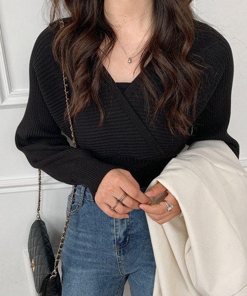 ECLIN（エクラン）の「レイヤード風Vネックリブニットプルオーバー（ニット/セーター・レディース・ホワイト/ブラック/ベージュ/ネイビー/ブラウン・FREE）」の2枚目の写真