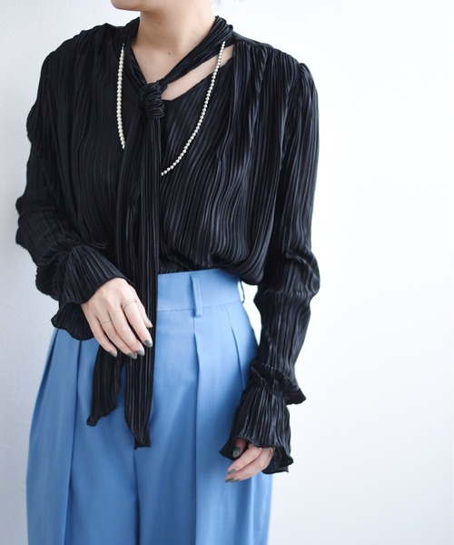 Eimee Law(エイミーロウ)の「プリーツボウタイブラウス(シャツ/ブラウス・レディース・ライトブルーグレー/アイボリー/ブラック・38)」の3枚目の写真