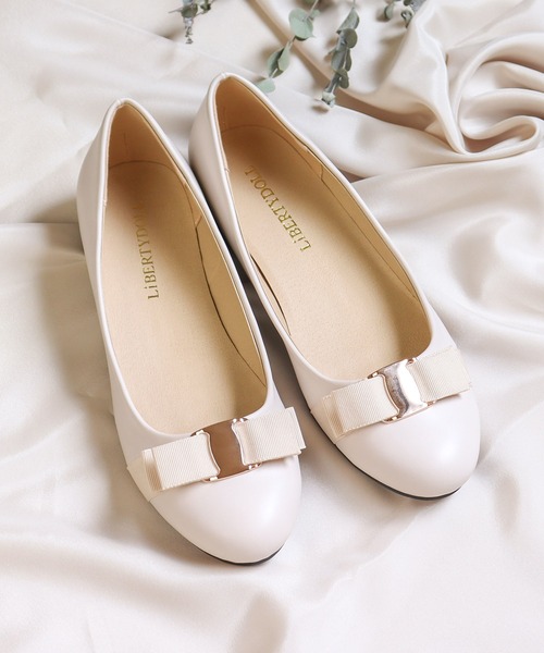 LibertyDoll（リバティードール）の「フラットリボンパンプス（パンプス・レディース・アイボリー/グレー/ブラック/ダークブラウン/ベージュ/ブラック系その他/ネイビー/モスグリーン/オレンジ/レッド/マスタード/ゴールド系1/シルバー系1・S/SS/3L/L/M/LL）」の2枚目の写真