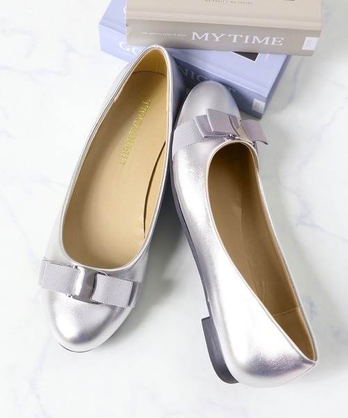 LibertyDoll（リバティードール）の「フラットリボンパンプス（パンプス・レディース・アイボリー/グレー/ブラック/ダークブラウン/ベージュ/ブラック系その他/ネイビー/モスグリーン/オレンジ/レッド/マスタード/ゴールド系1/シルバー系1・S/SS/3L/L/M/LL）」の19枚目の写真