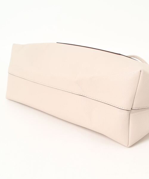 LUGG NAGG(ラグナグ)の「【adottona/アドット】シンプル変形トートバッグ【軽量】(トートバッグ・レディース・ブラック/オフホワイト/ベージュ・FREE)」の13枚目の写真