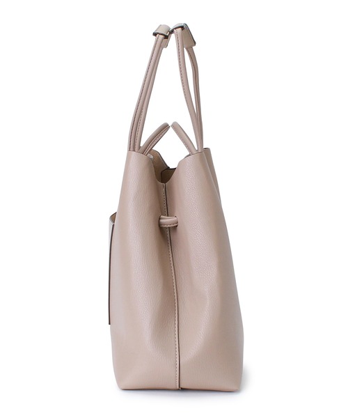 LUGG NAGG(ラグナグ)の「【adottona/アドット】シンプル変形トートバッグ【軽量】(トートバッグ・レディース・ブラック/オフホワイト/ベージュ・FREE)」の16枚目の写真