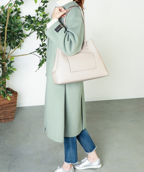LUGG NAGG(ラグナグ)の「【adottona/アドット】シンプル変形トートバッグ【軽量】(トートバッグ・レディース・ブラック/オフホワイト/ベージュ・FREE)」の5枚目の写真